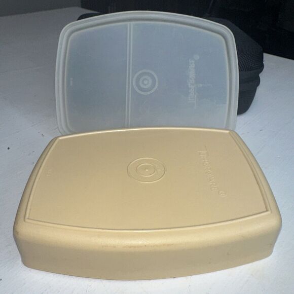 Vintage Tupperware 813-3 Divided Snack & Sandwich Container W/Lid 814-4 Almond - Picture 2 of 11